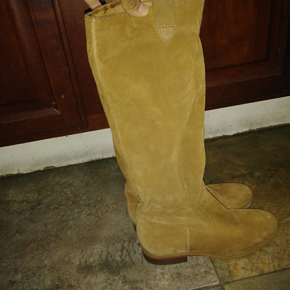 Boots - Picture 3 of 3